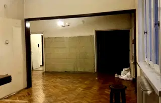 Тристаен апартамент в София, Докторски паметник