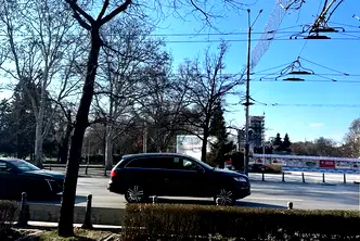 Тристаен апартамент в София, Докторски паметник