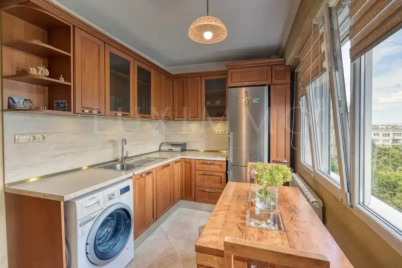3-bedroom apartment in Sofiya, Drujba 1