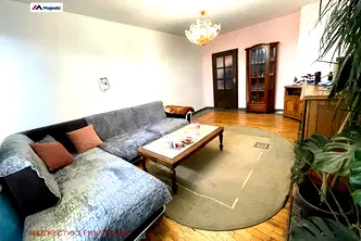 Тристаен апартамент в София, Фондови жилища