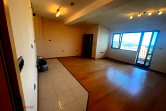 Тристаен апартамент във Варна, Галата