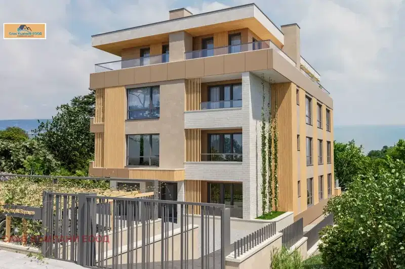 Тристаен апартамент във Варна, Галата