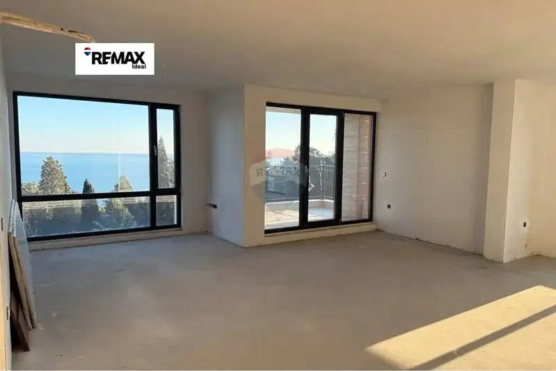 3-bedroom apartment in Varna, Galata