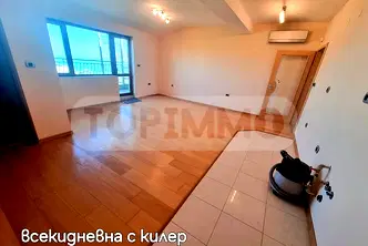 Тристаен апартамент във Варна, Галата