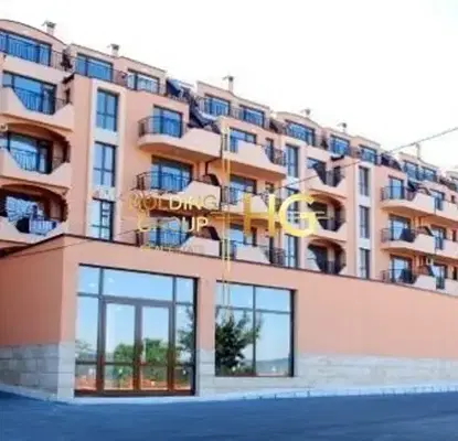 Снимка 2 — Тристаен апартамент с панорамна тераса в Галата, Варна