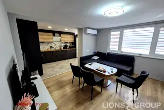 Тристаен апартамент във Варна, Галата
