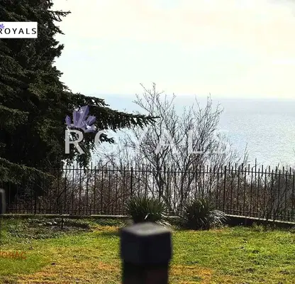 Снимка 2 — Тристаен апартамент във Варна, Галата