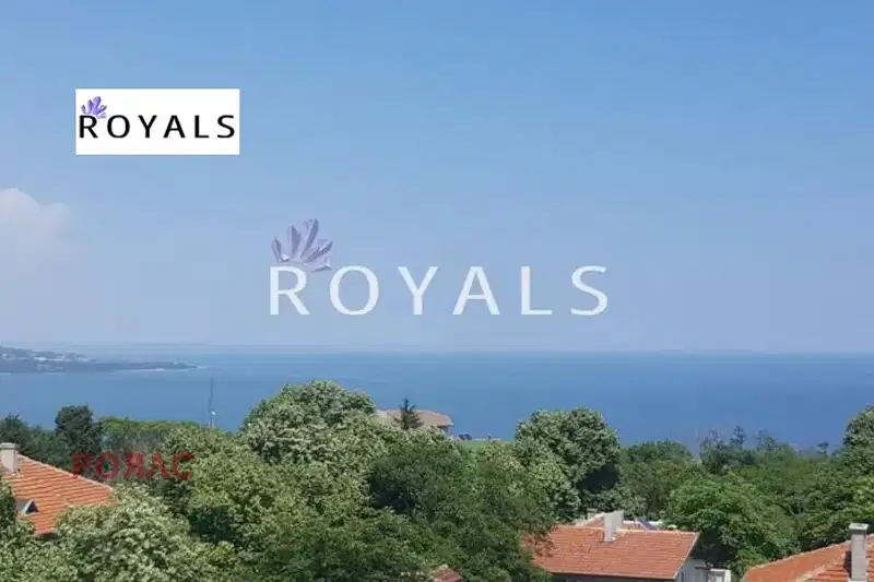 3-bedroom apartment in Varna, Galata