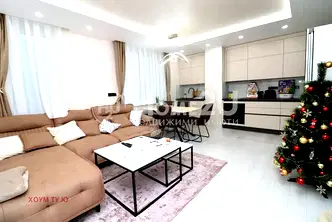 Тристаен апартамент в София, Гео Милев