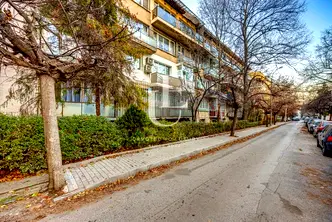 Тристаен апартамент 82 кв.м. в Гео Милев с балкони