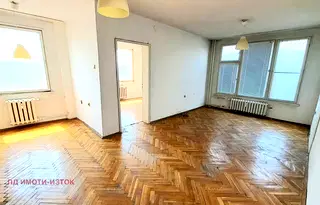 Тристаен апартамент в София, Гео Милев