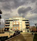 Тристаен апартамент с тераса в затворен комплекс в Горна баня, София