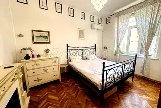 Тристаен апартамент с тераса в Гръцка махала, Варна