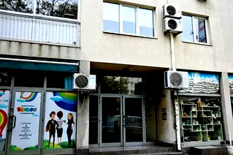 Просторен двустаен апартамент с югозападно изложение в Хаджи Димитър
