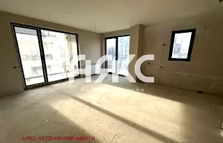 Тристаен апартамент в София, Хладилника