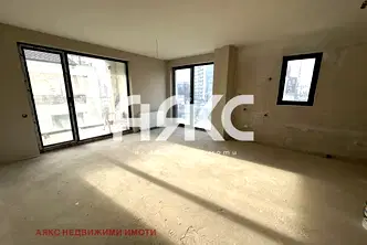 Тристаен апартамент в София, Хладилника