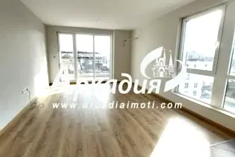 Просторен 3-стаен апартамент с две тераси в Христо Смирненски, Пловдив