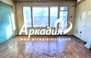 Тристаен апартамент с две тераси в кв. Христо Смирненски, Пловдив