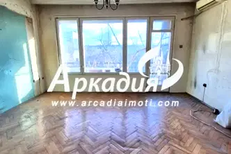Тристаен апартамент с две тераси в кв. Христо Смирненски, Пловдив