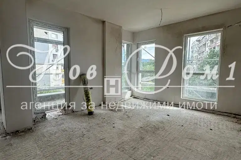 Тристаен апартамент в Пловдив, Христо Смирненски
