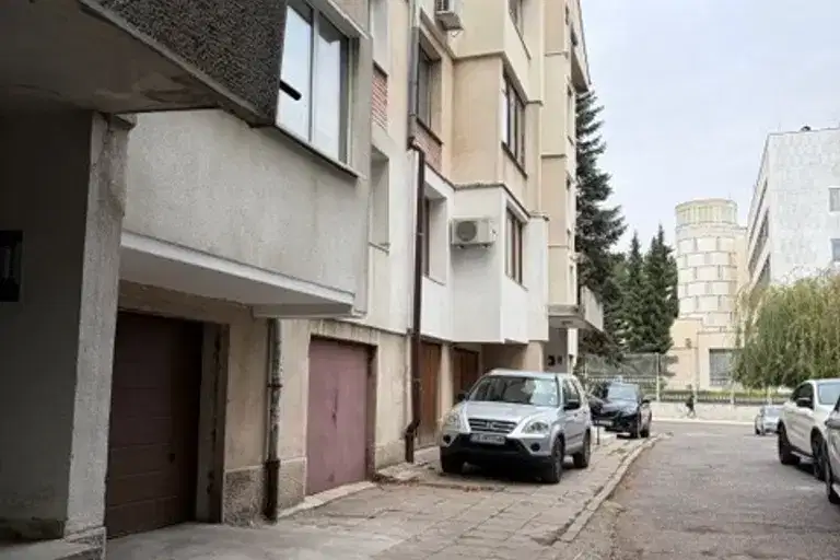 Тристаен апартамент в София, Изгрев