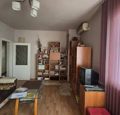 Снимка 3 — Тристаен апартамент в Пазарджик, Изток