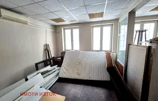 Тристаен апартамент в Перник, Изток