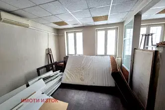 Тристаен апартамент в Перник, Изток