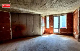Тристаен апартамент в Перник, Изток