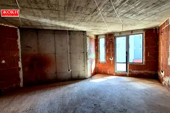 Тристаен апартамент в Перник, Изток