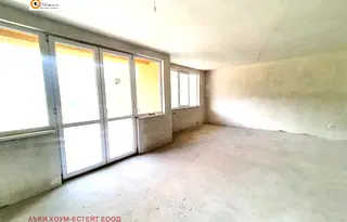 Тристаен апартамент в Перник, Изток