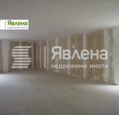 Снимка 5 — Просторен 3-стаен апартамент в Изток с голяма дневна
