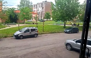 Тристаен апартамент в Перник, Изток