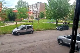 Тристаен апартамент в Перник, Изток