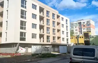 Тристаен апартамент в Перник, Изток