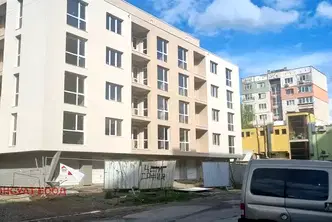 Тристаен апартамент в Перник, Изток