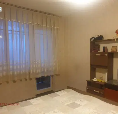 Снимка 4 — Тристаен апартамент в Пазарджик, Изток