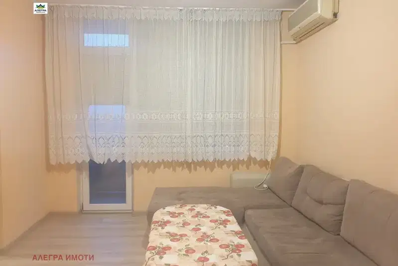 Тристаен апартамент в Пазарджик, Изток