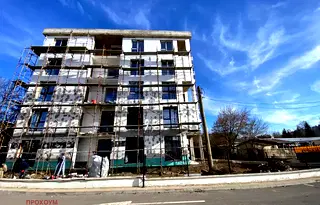 Тристаен апартамент в Перник, Изток
