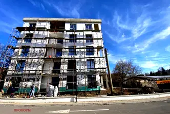 Тристаен апартамент в Перник, Изток