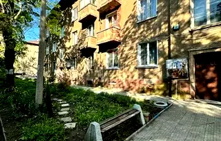 Тристаен апартамент в Перник, Изток