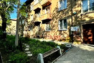 Тристаен апартамент в Перник, Изток