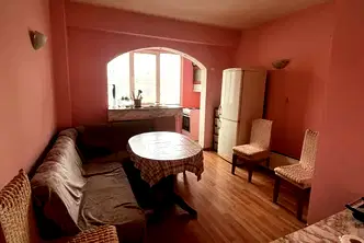Тристаен апартамент в Перник, Изток