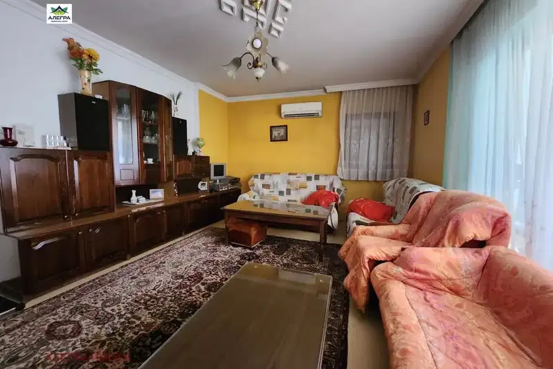 Тристаен апартамент в Пазарджик, Изток