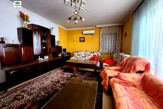 Тристаен апартамент в Пазарджик, Изток