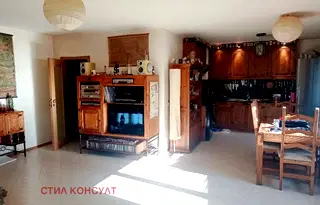Тристаен апартамент в София, Карпузица