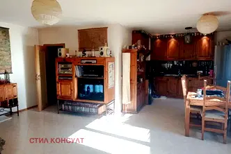 Тристаен апартамент в София, Карпузица