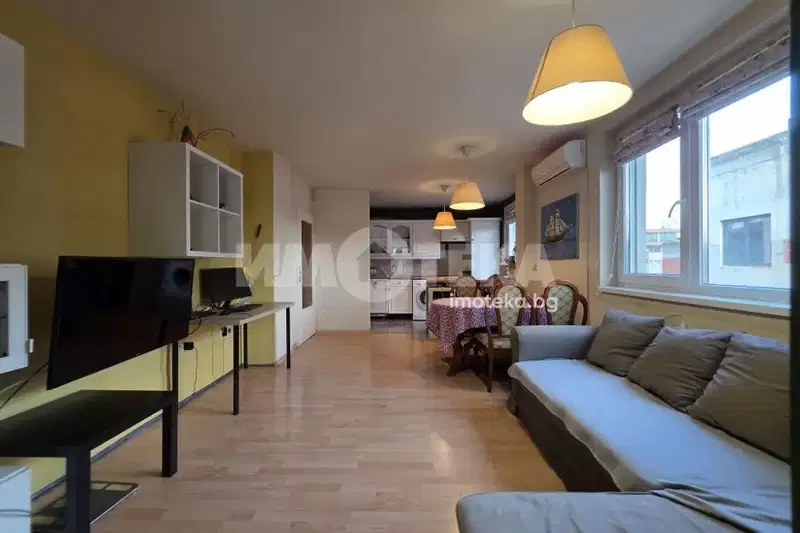 Тристаен апартамент в София, Карпузица