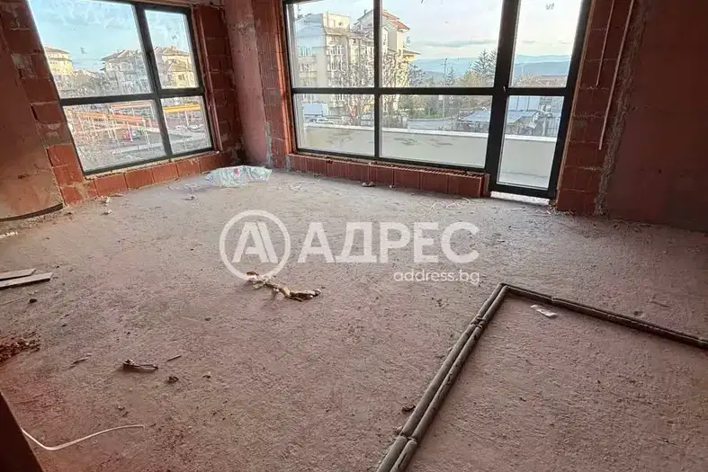 Тристаен апартамент с тераса в Картала, Велико Търново