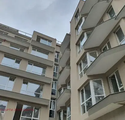 Снимка 2 — Тристаен апартамент във Варна, Колхозен пазар
